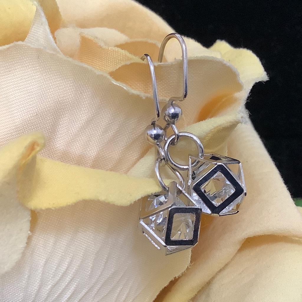 New Beautiful Eye-Catching Silver Tone Fancy Fashion Earrings With Crytal Inside